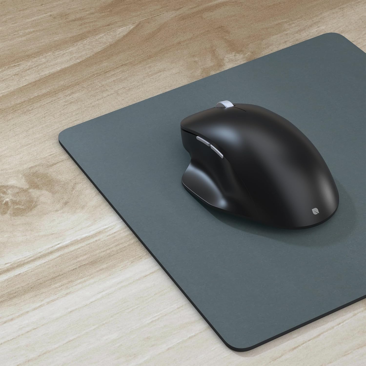 TechWarehouse Incase Ergonomic Wireless Bluetooth Mouse - Black Incase