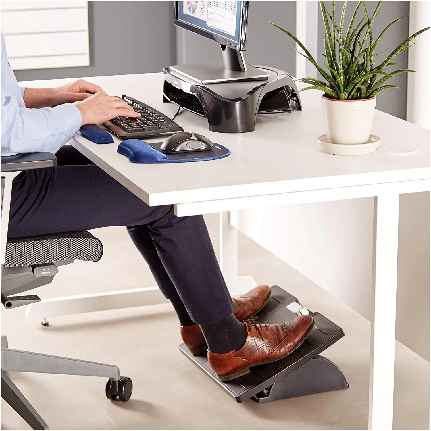 Fellowes Office Suites Adjustable Footrest